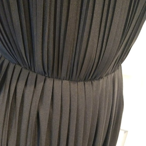 NWOT H&M Fine Pleated Black Dress size XS - Picture 3 of 6